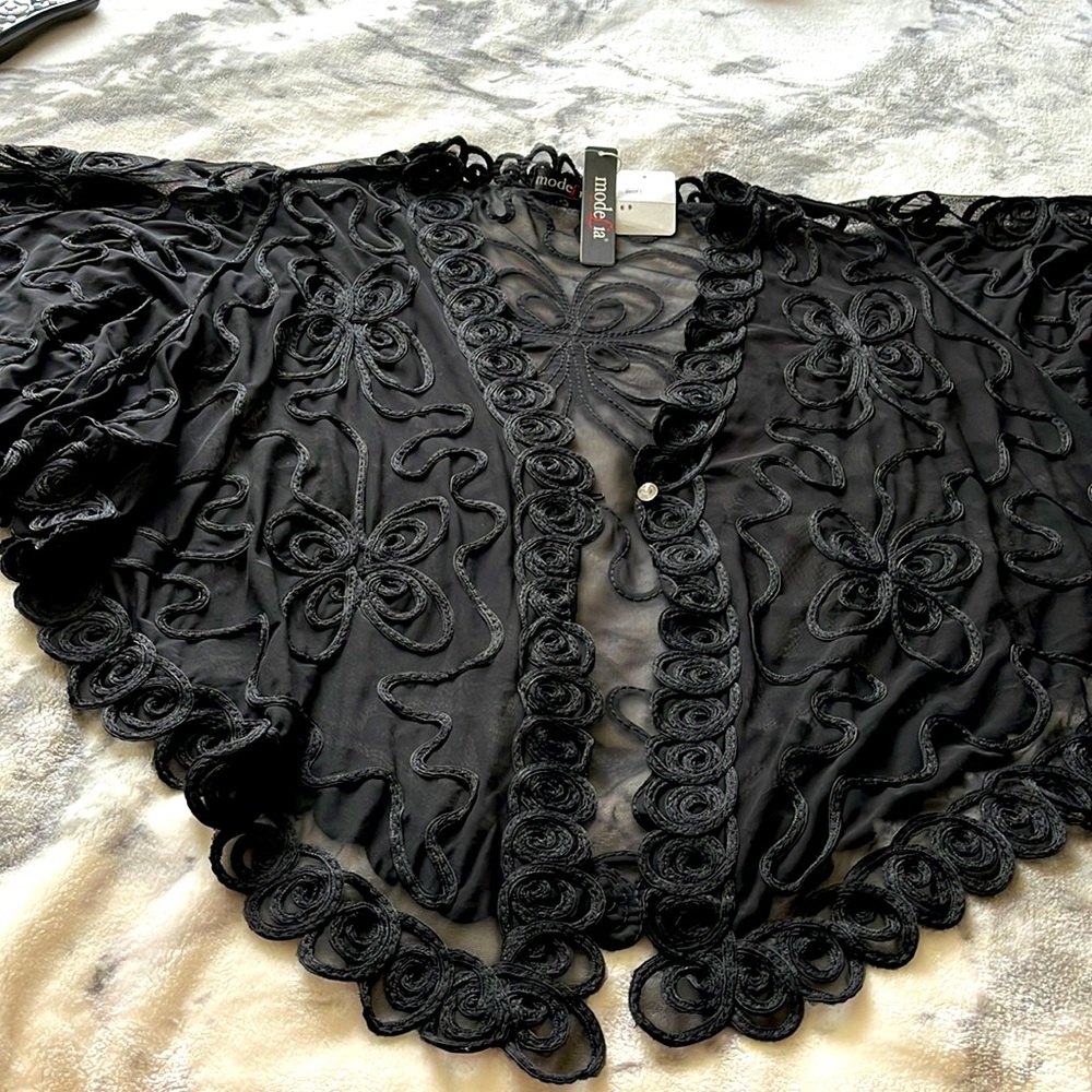 NWT Modelia evening wrap black